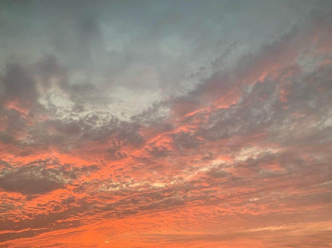 キム・ヒョジンさんのインスタグラム写真 - (キム・ヒョジンInstagram)「아름다웠던 저녁 하늘. ☁️」9月2日 23時25分 - hyojin__0705