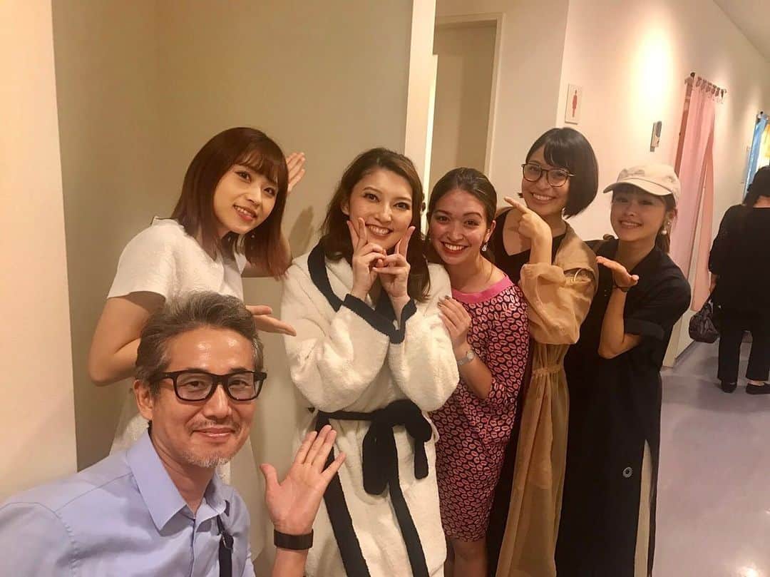 昆夏美のインスタグラム：「. 明日からシアタークリエで開幕の 「リトル・ウィメン」のゲネプロに 行ってきましたー！！ . 観劇予定の皆様、 ハンカチ必須です。 チケットまだの方、 心からオススメできる作品ですぞ。 . 当て書きなの？ と思ってしまうような キャストの皆様。 姉妹の絆、母娘の愛、自分と人生への葛藤、 前へ進む勇気、 終始心が揺さぶられ涙しました。 家族に会いたくなりました。 家族っていいな。 . また一つ、素晴らしい作品が 明日生まれます☺️ この作品、知れてよかった！ 皆様ぜひ。 9月3日〜25日まで シアタークリエにて上演です。 . 公演期間中、 #若草萌え とハッシュタグを添えて 感想お待ちしてるみたいですよん♡」