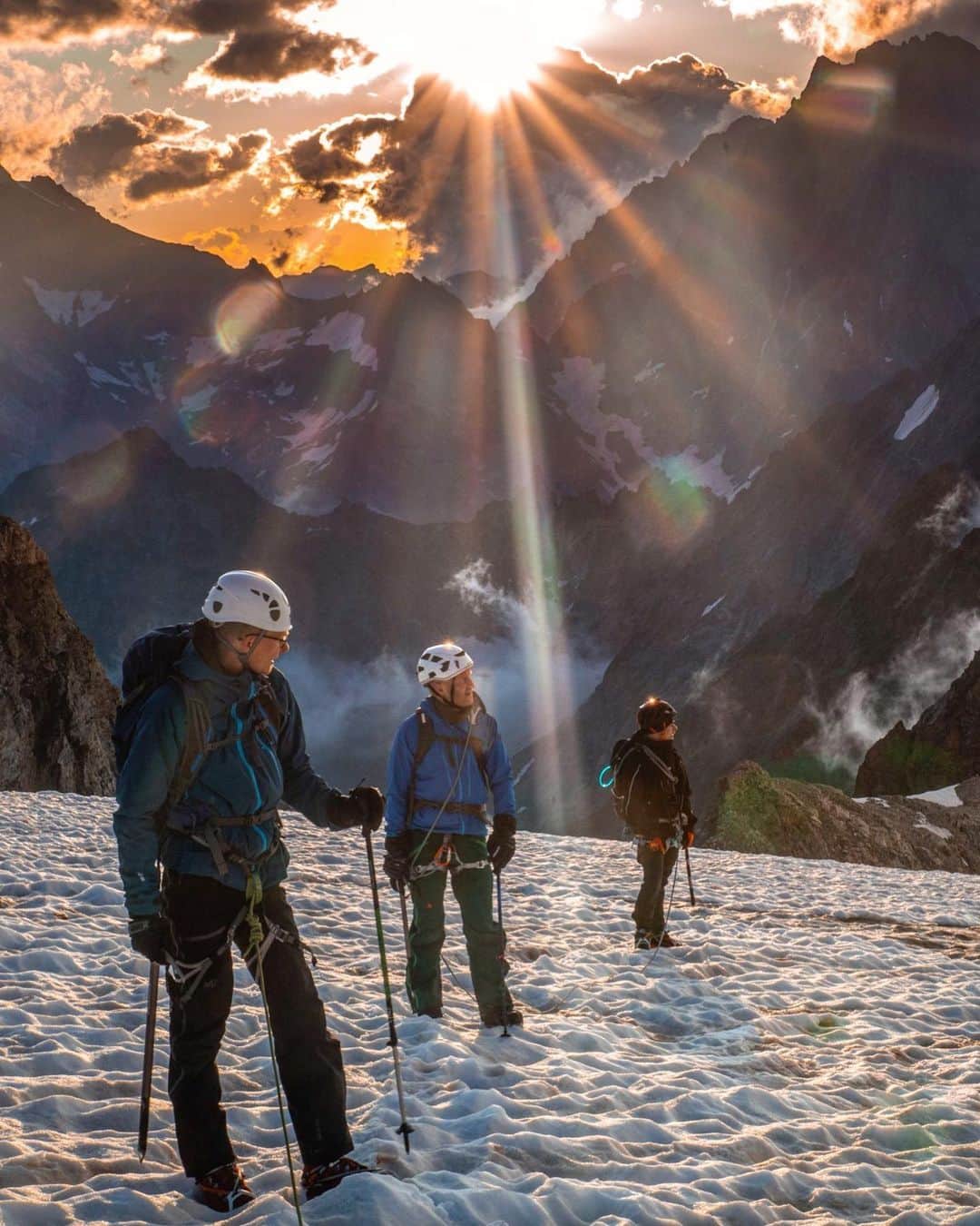 のインスタグラム：「One of these moments you can only experience in the mountains perfectly seized by @thibaut_blais  #MilletRiseUp #mountains #mountaineering #alpinisme #alpinism #alpinismo #alps #sunset #clouds」