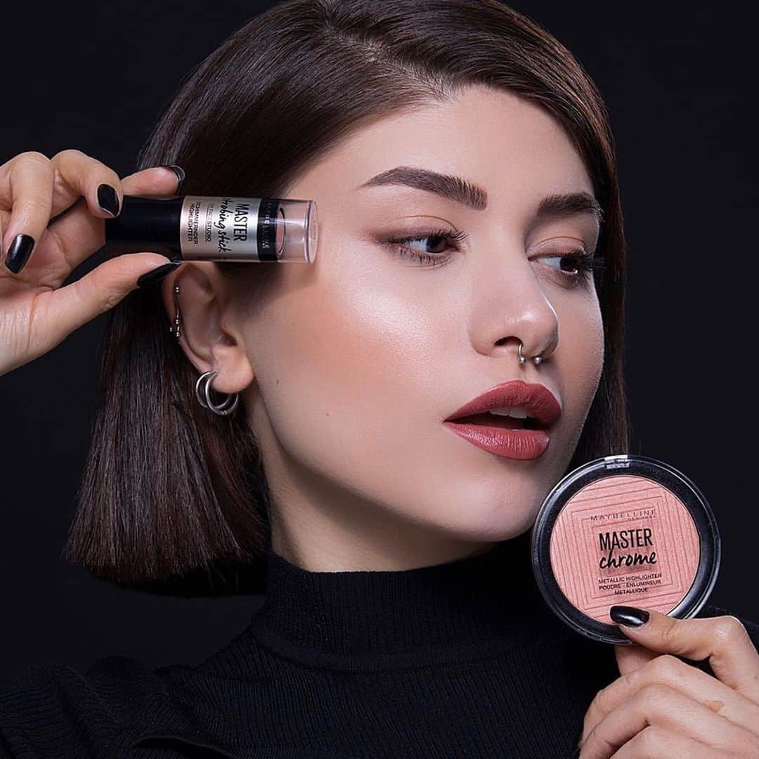 Maybelline New Yorkさんのインスタグラム写真 - (Maybelline New YorkInstagram)「Get @seydaerdogan’s 🇹🇷 glow with #masterchrome metallic highlighter in ‘molten rose gold’ and #masterstrobe in ‘iridescent’. #mnyitlook ✨」9月2日 23時42分 - maybelline