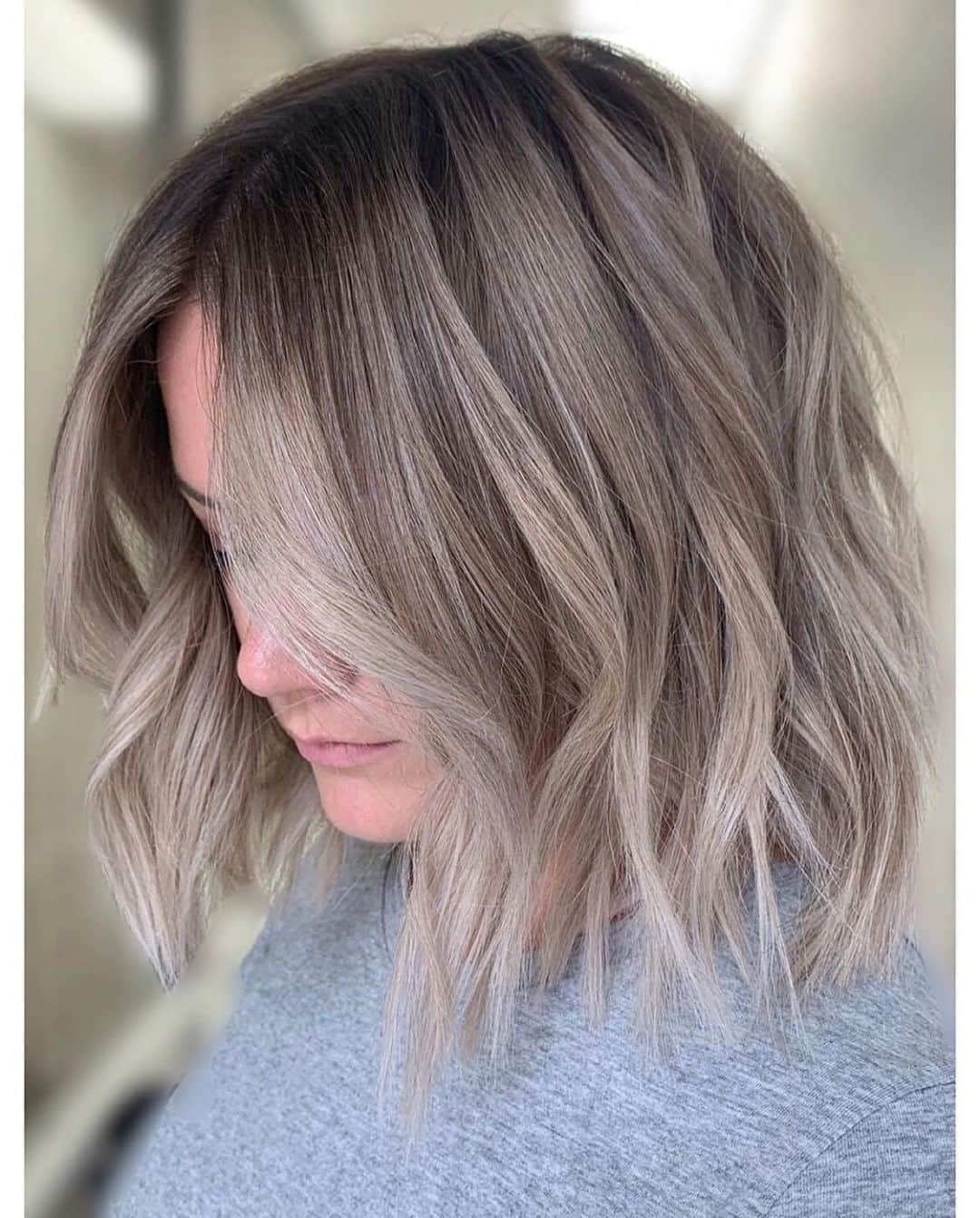 CosmoProf Beautyさんのインスタグラム写真 - (CosmoProf BeautyInstagram)「Making our Monday with this Blonde Mane 💛⁣ ⁣ This babe is rockin' her natural root with some #teasylights action + a new fresh CHOP!⁣ Hair by @thesalteblond who toned using @chihaircare Shine Shades 8S +9S+10vol & finished using @olaplex No. 2 + @biolage R.A.W. Acidic Milk Rinse 😋⁣ ⁣ Save 20% on CHI Ionic Shades this month at #cosmoprofbeauty where you are #licensedtocreate⁣ ⁣ #repost #chihaircare #biolageraw #olaplexeveryservice #blondebalayage #softbalayage #blondespecialist」9月2日 23時35分 - cosmoprofbeauty