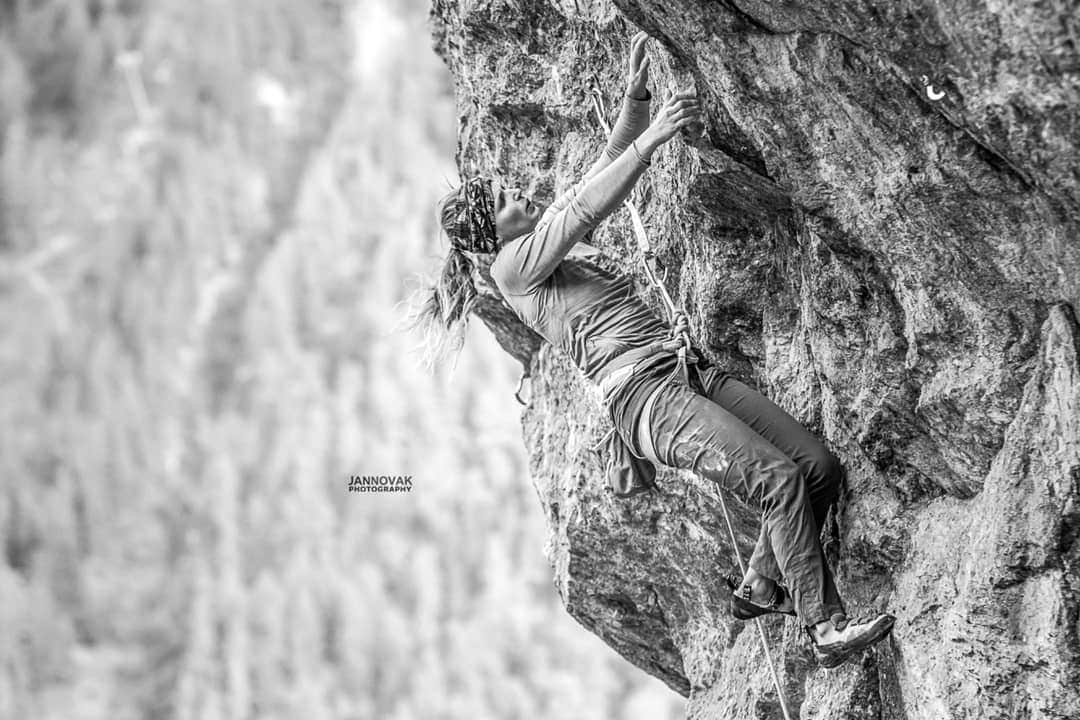 シャーロット・デュリフのインスタグラム：「Well it's been a busy summer, where I feel like I kinda traveled through time ⏳  In the past, by attending the @eb_climbing team meeting and French World Cups, which made me reconnect with long time friends from the French and comp scene.  In the present, with quality times spent with @joshlrsn, my family or dear friends (like in Makatea), either just chilling or climbing outdoors.  In the future... well first because I turned 29 (and celebrated with a crazy Robot Show in Shinjuku 🤖), and second because I went to Japan to watch the @ifsclimbing World Championship where the 1st athletes for @tokyo2020 qualified and where I got to attend some meetings in preparation to the big @olympics event next year! . 1st and 2nd picture by @jan_novak_photography 🌸 4th pic by @guillaume_yop_vallot 5th pic by @eb_climbing . @petzl_official @eb_climbing @volxholds @luxov_connect @mountainhardwear」