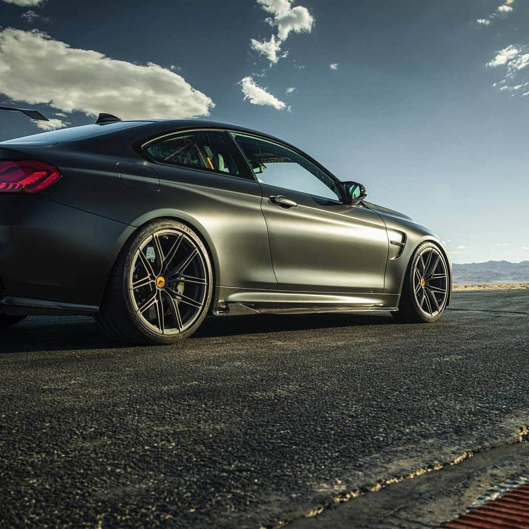 Kik:SoLeimanRTさんのインスタグラム写真 - (Kik:SoLeimanRTInstagram)「@vorsteiner  Track Monster 😈 | BMW M4 GTS with our full GTS-V aero kit & 20” VFN-512’s |  #vorsteiner #vorsteinernero #vorsteinerwheels #wheels #flowforged #forged #forgedwheels #bmw #bmwm4 #bmwm3 #f82m4 #m4gts」9月2日 23時59分 - carinstagram