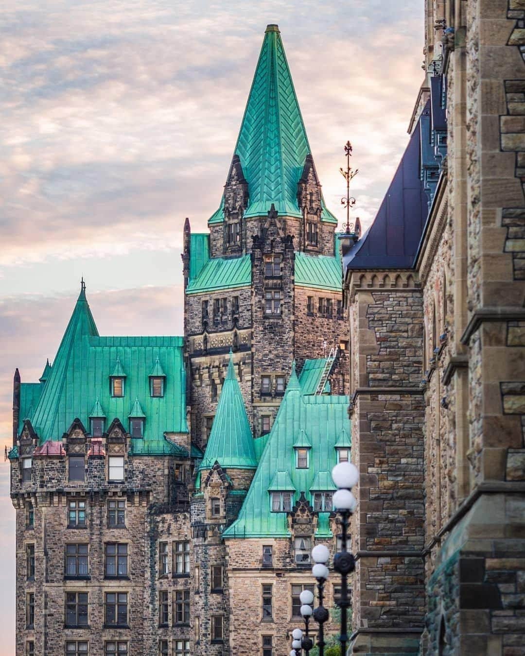 Explore Canadaさんのインスタグラム写真 - (Explore CanadaInstagram)「A fantastic capture of the Canadian Parliament Buildings in our capital, Ottawa! ⁠ .⁠ Originally the site of a military base in the 18th and early 19th centuries, the buildings were officially opened in 1866 and were designed in a gothic revival style. Earlier this year, work began on a decade-long rehabilitation, however there are still two free guided tours on offer for you to explore and learn more about the Canadian government. Choose from a tour of the interim home of the House of Commons on Parliament Hill, or the interim home of the Senate, located in the Canada Building. The tours last for two hours and reservations can be made online with our friends @ottawatourism. #ExploreCanada⁠ ⁠ 📷: @myfavouritethings613⁠ 📍: @ontariotravel, @ottawatourism⁠ ⁠ #MyOttawa #DiscoverON」9月3日 0時00分 - explorecanada