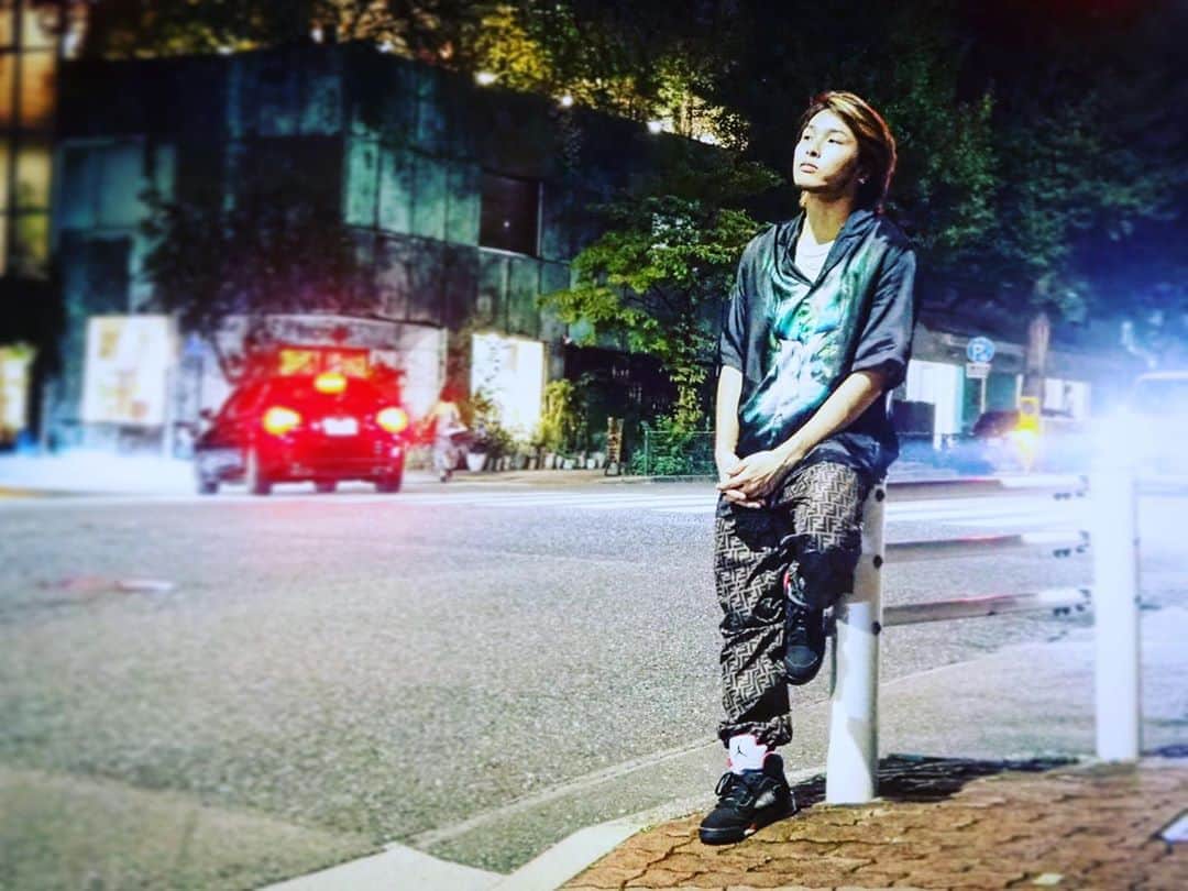 のインスタグラム：「. . . ひとつひとつの幸せに感謝できることが1番の幸せなんやって🍀 離れて見える景色をちゃんと見て、見えてる目標に向かって❗️（力こぶ）（🕺） . 今ある幸せ数えたら両手両足じゃ全然足りんかった😎 . .」