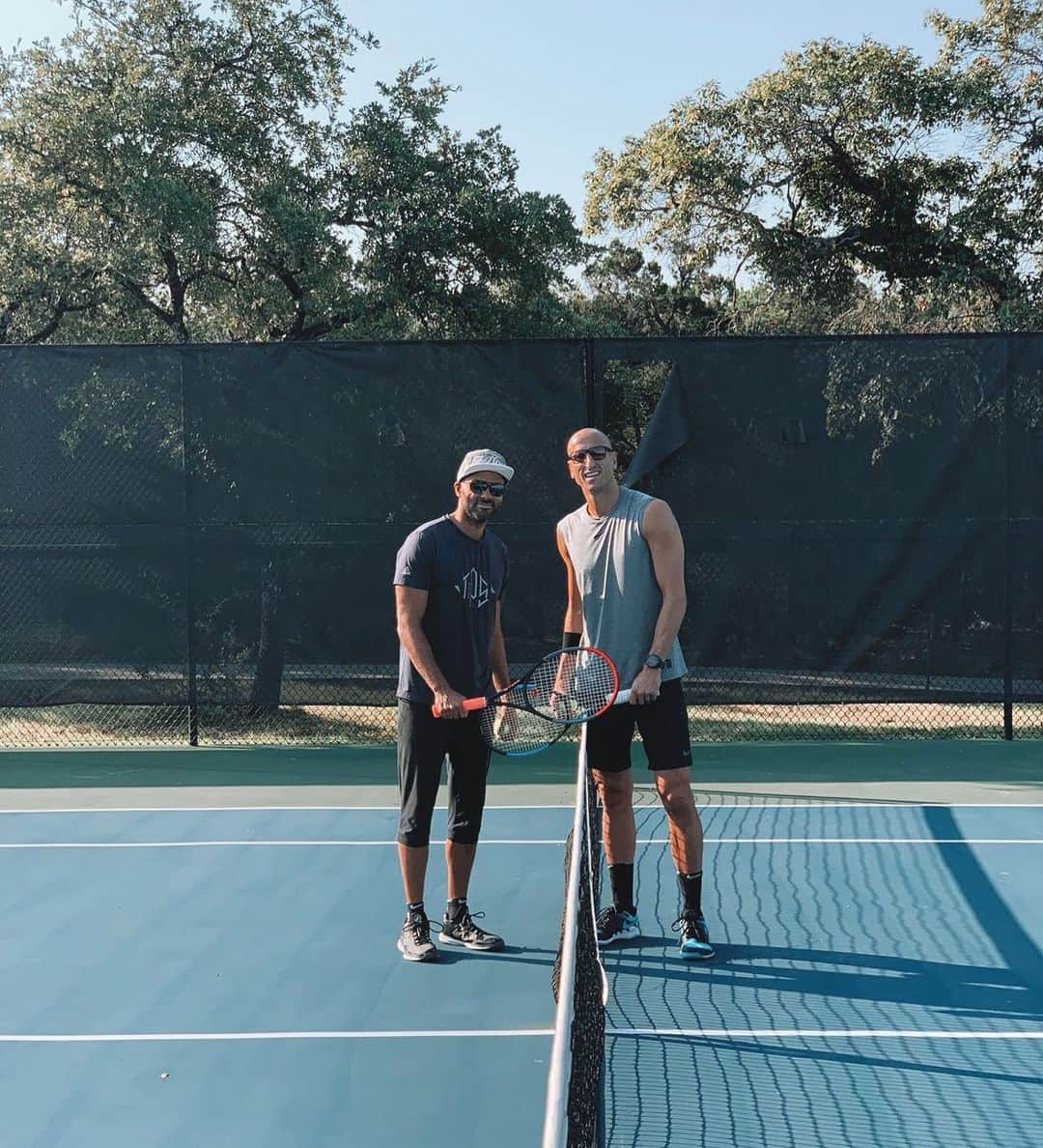 トニー・パーカーさんのインスタグラム写真 - (トニー・パーカーInstagram)「Staying in shape with @manuginobili 🎾 #tennis #spursfamily #bigthree #family」9月3日 0時04分 - _tonyparker09