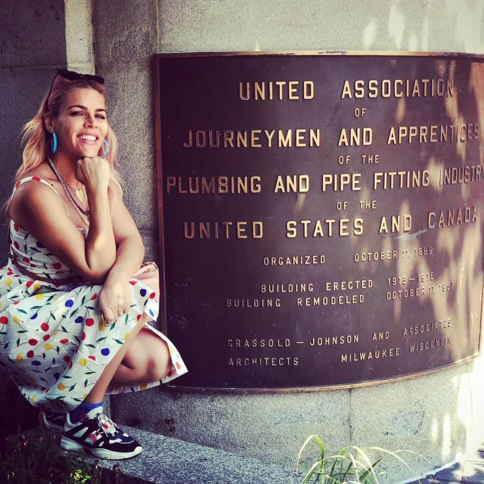 ビジー・フィリップスさんのインスタグラム写真 - (ビジー・フィリップスInstagram)「In 1937, my grandfather hitchhiked to Chicago from Minnesota and became an apprentice with Local 597 of the Plumbers and Pipefitters Union, which he remained a member of for 75 years. When the national chapter of the Plumbers and Pipefitters Union wanted to create an instructor training program in the early 1950s, they asked him to do it. He helped raise standards in the industry and created uniformity within the apprentice and training programs. I'm so proud of my grandfather's contribution to making his union stronger. Unions matter and make our country stronger. I belong to two! Happy Labor day and a huge thank you to the labor movement and the unions that continue to work towards fair wages and conditions for all.」9月3日 0時17分 - busyphilipps