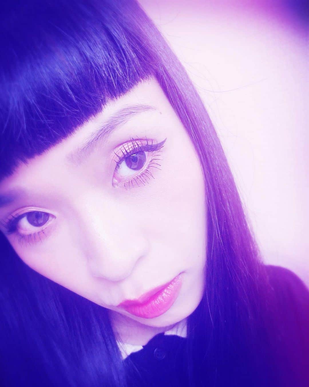 小春のインスタグラム：「最近すっかり自まつ毛なんですが 下まつ毛なんで長いんだろ。あと最近になって眉毛の終わりかけのところにホクロできた…ホクロ増えてくるの怖…」