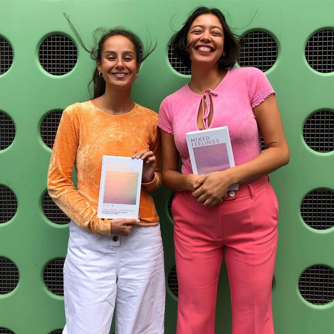 ナオミ・シマダのインスタグラム：「we’re v dorky & v windswept but happy cuz our babies are here! we can’t wait to share with you! click the link in bio to pre-order now 🌈 #mixedfeelingsbook」