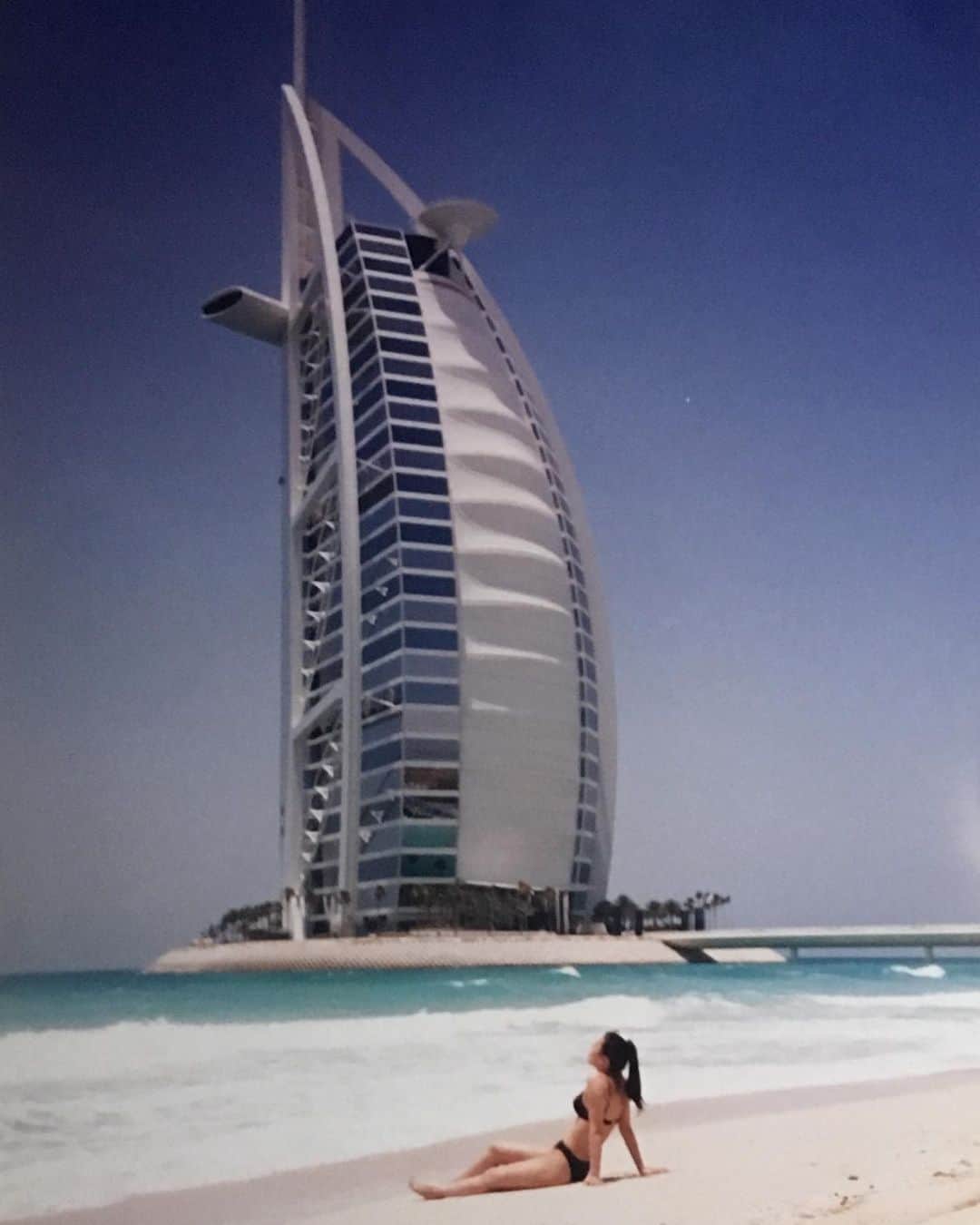 福山理子さんのインスタグラム写真 - (福山理子Instagram)「はじめてのDubaiは2001年かな？いままで3回行きました。はじめては、モデルのお仕事でANAのパンフレット。日本人は誰もいませんでした。これから、リゾートになるからとのことでした。いまや、すごいね！ Dubai大好き！ #砂漠大好き  #Dubai #ANApamphlet」9月3日 0時40分 - rikofukuyama
