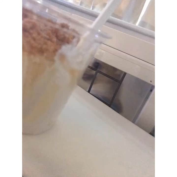 のインスタグラム：「カップチーズケーキのチーズの匂いで めちゃくちゃ欲しがるろみさん♡ チーズの匂い大好きだから 激しいったらありゃしない(● ˃̶͈̀ロ˂̶͈́)੭ꠥ⁾⁾ . . . . #愛犬 #愛犬🐶 #愛犬家 #愛犬との暮らし #ちわわん #ちわわ部 #ちわわ #ちわすたぐらむ #ちわわ親バカ部 #ちわわ大好き #チワワちゃん #チワスタグラム #チワワ #チワワ部 #チワワラブ #チワワ画像 #チワワ大好き #dog #dogstgram #dogstagram」