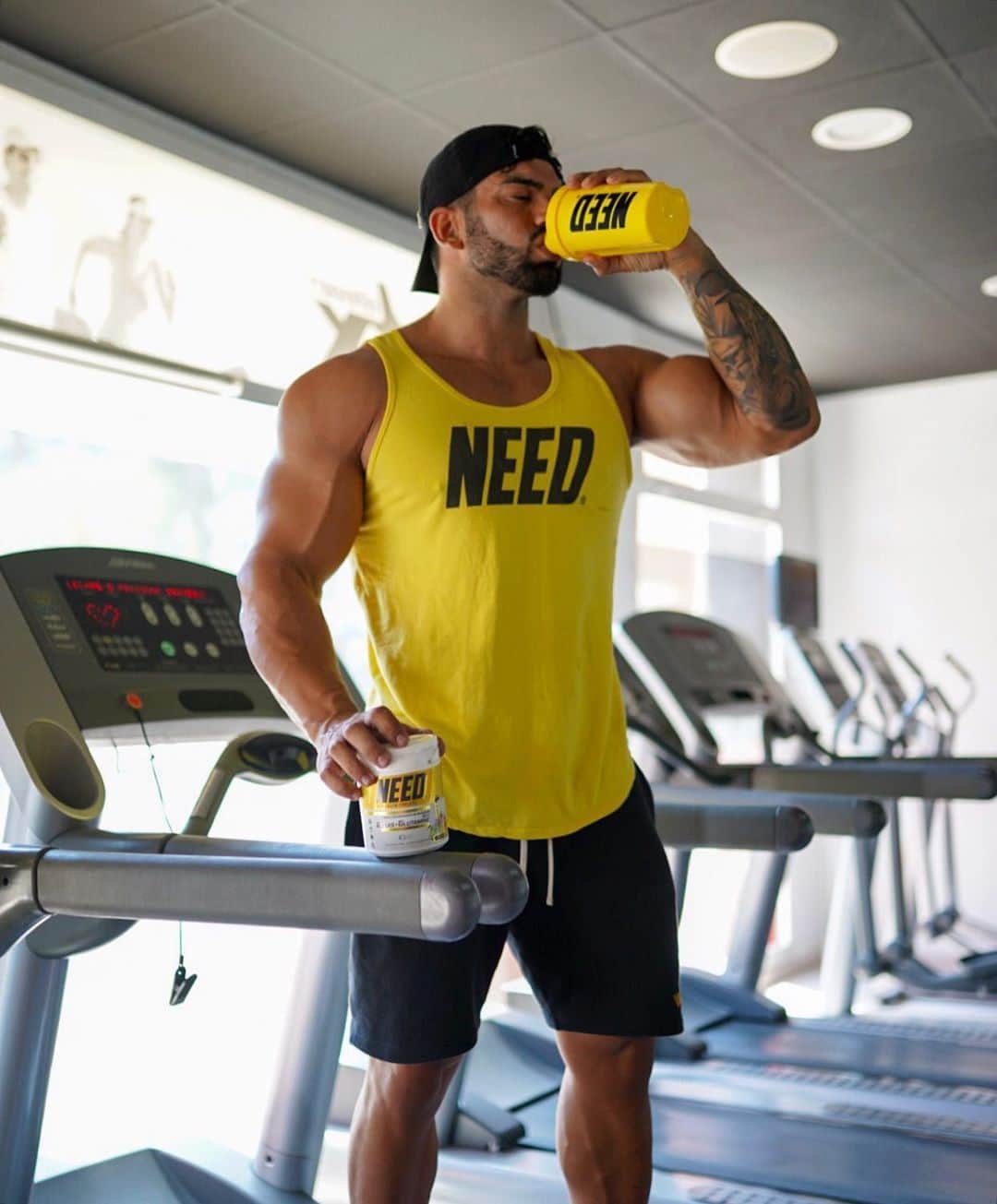Sergi Constanceさんのインスタグラム写真 - (Sergi ConstanceInstagram)「Time to start a new week and new month with the best energy💪 - Drinking @need_supps BCAAS & Glutamine during my workout &/or inmediatly after finish my workouts to: - ✅Preserve lean muscle mass ✅Maintain performance ✅Improve recovery ✅Boost muscle growth - ⚡️Click link @need_supps bio pr visit WWW.NEEDSUPPS.SITE to order」9月3日 0時48分 - sergiconstance