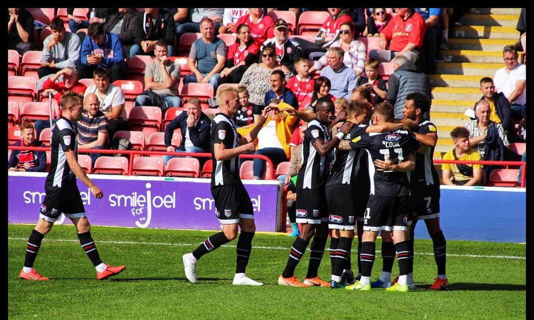 ルドゥウィッグ・オーマンさんのインスタグラム写真 - (ルドゥウィッグ・オーマンInstagram)「Great win away from home! And thanks for the support by the 800 Grimsby fans! 👍🏼 #utm photo: @anniemac130」9月3日 0時58分 - ludvigohman3