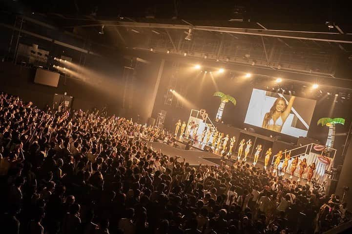 MITOMI TOKOTOさんのインスタグラム写真 - (MITOMI TOKOTOInstagram)「まとめて CYBERJAPAN DANCERS 初ライブイベント「BIKINI DE LIVE」に来てくれたファンとスタッフと Universal Music Japan の皆さん、本当にありがとう御座いました！ . BOSS として「BIKINI DE LIVE」チーム（メンバーとスタッフ）の努力のお陰で初ライブイベントが成功出来た事をとても感謝しています！ . 成功までお互いのプレッシャーで色々ありましたが、当日には、メンバーとスタッフが一つになって、そしてこんな CYBERJAPAN の歴史に残る初ライブになったと思います。 . 歌があって、笑いがあって、カッコいいダンスがあって、勿論ビキニもあって、そして涙もありました！ . 本当に新しい事がいっぱいあった6ヶ月間でした！ . でも結果は... メンバーの家族や皆んなの笑顔、そしてファンのコメント、DM、ストーリー、Twitterなどを見るとやってよかったと本当に思います！ . 僕も、自分の父と母に見せたかったライブです！ . そのぐらい、今回のライブに参加してくれたメンバーとスタッフの皆様に感謝しています。 . 僕の一番最高に嬉しい瞬間でした！ . 本当にありがとう御座いました！ . #cyberjapan #サイバージャパン #豊洲ピット」9月3日 1時09分 - mitomitokoto