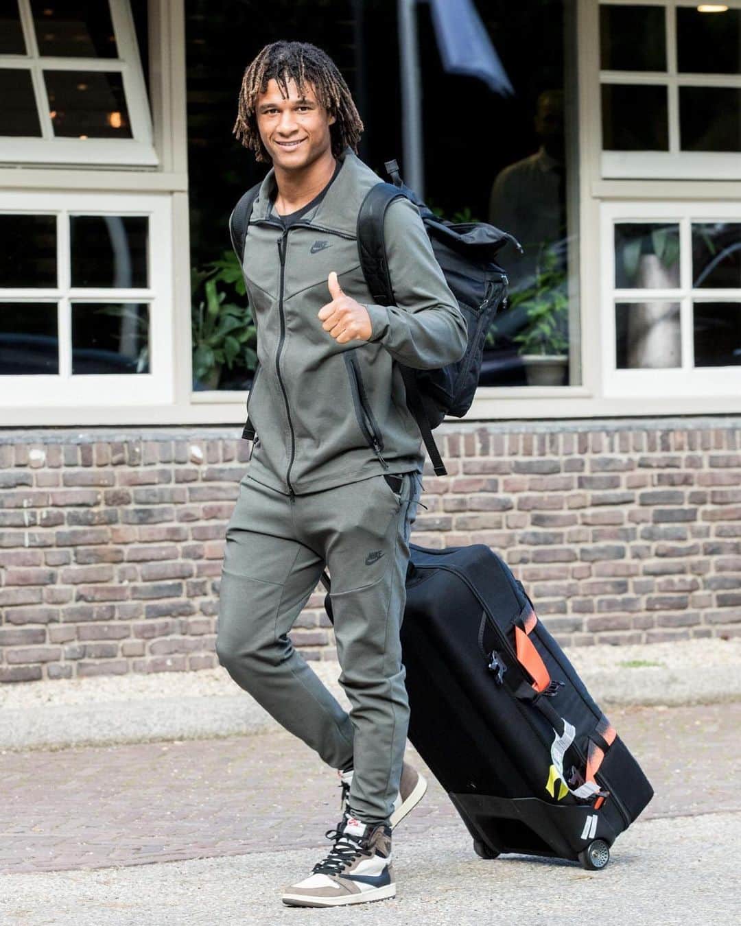 ナタン・アケのインスタグラム：「🦁🙏🏽」