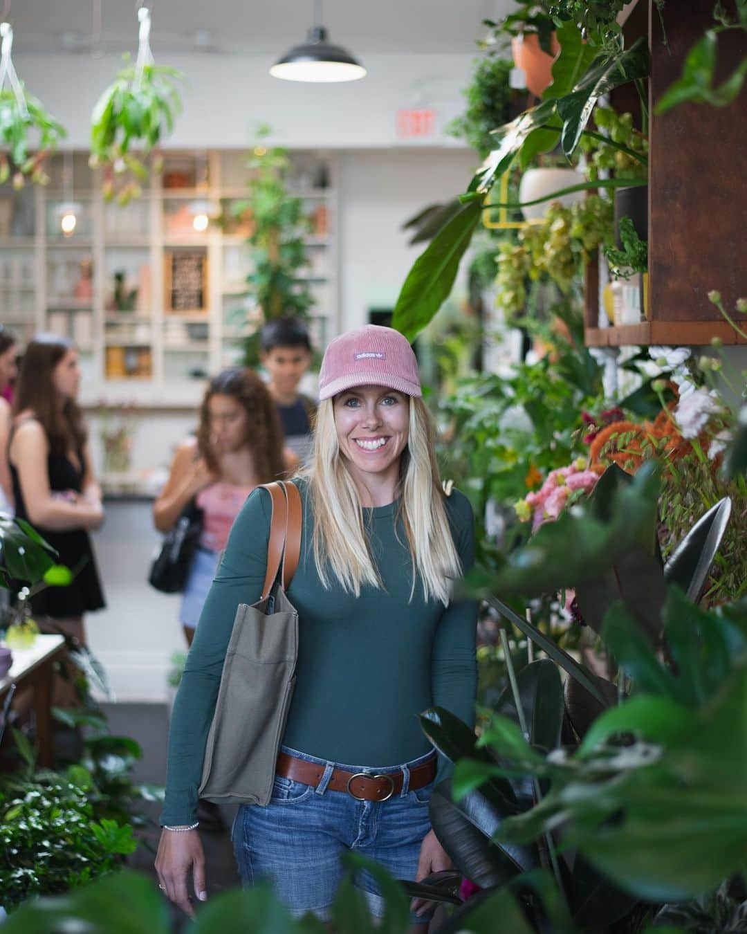 Pernilla Lindbergさんのインスタグラム写真 - (Pernilla LindbergInstagram)「I would love a house full of plants like this but being on tour 8 months a year I’m not very good at keeping plants alive! 😥 #plantkiller」9月3日 1時11分 - pernillagolf