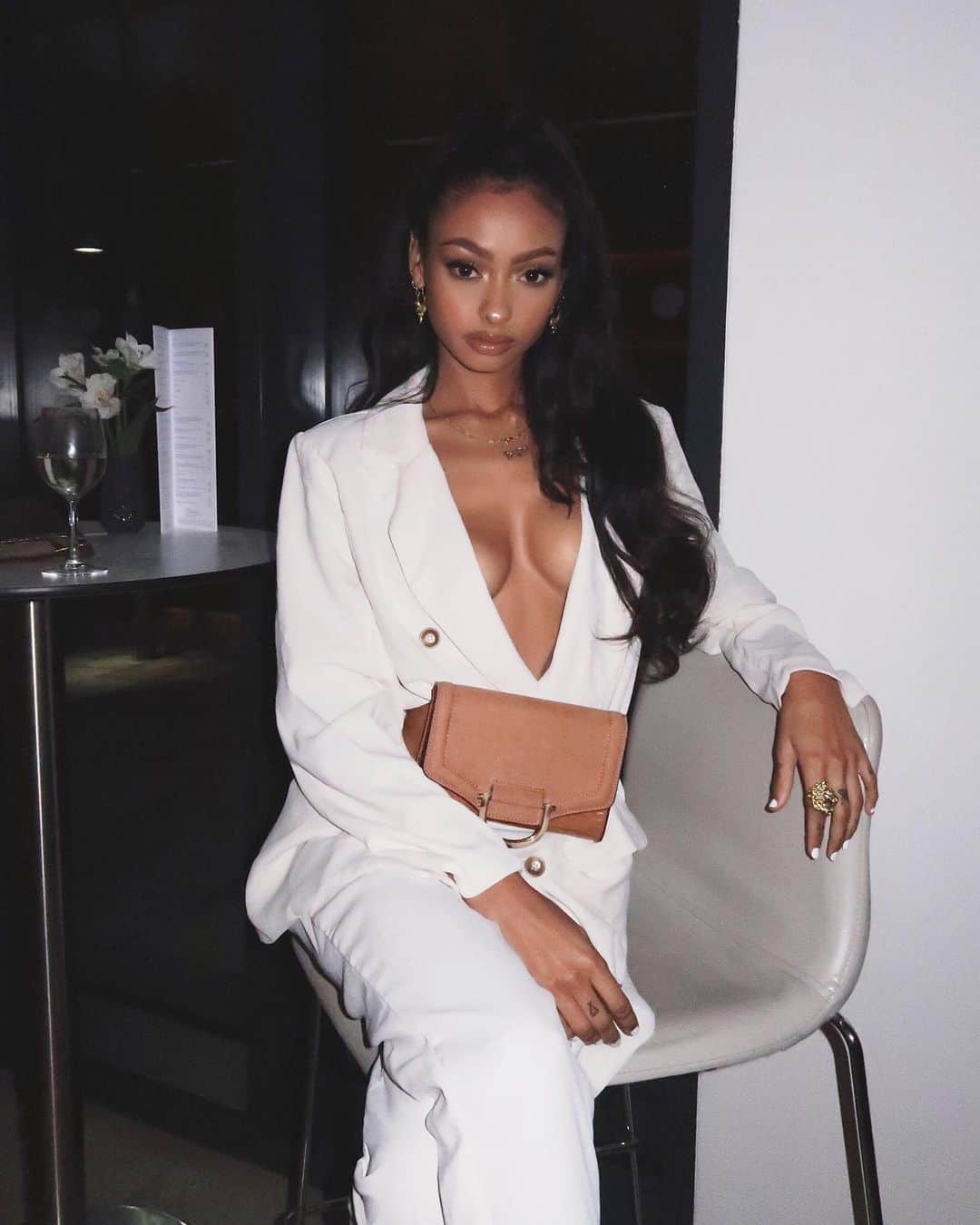 ジェイデ・ピアスのインスタグラム：「Yesterday for the @prettylittlething x @mollymaehague launch party! OUTFIT: Co-ord- @prettylittlething Bag- @topshop Shoes- @simmishoes (And a whole lot of tape to keep my titties up lol!!) Hair by: @antoinettelisa 💕」