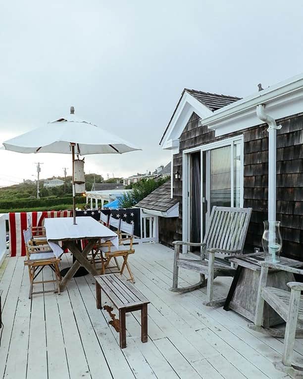 MR PORTERのインスタグラム：「Happy Labor Day from our dream beach house (which coincidentally belongs to Style Council member, Mr @mattalbiani) 🇺🇸#MRPORTERHamptons」