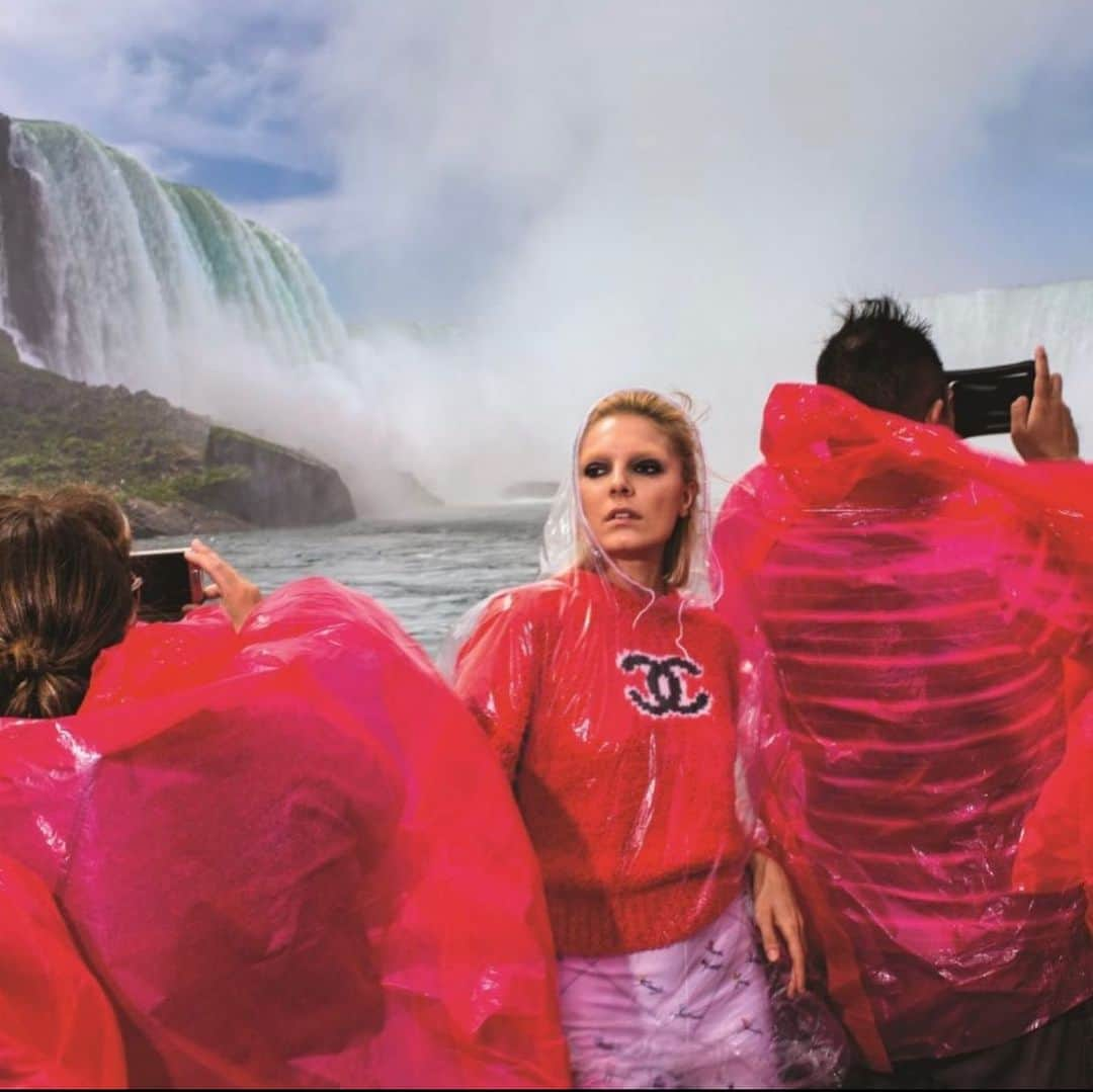 AIR CANADAさんのインスタグラム写真 - (AIR CANADAInstagram)「In the September issue of @enroutemag, we partnered with @chanelofficial to feature the late, Karl Lagerfeld’s final collection for the fashion house in Niagara Falls. After a quick drive from @YYZ with our friends at @BMWCanada, the 📸 shoot was on. . . Pour le numéro de septembre d’@enroutemag, nous nous sommes associés à @chanelofficiel pour présenter la dernière collection du regretté Karl Lagerfeld à Niagara Falls. Après un court trajet au départ d’@YYZ avec nos amis d’@BMWCanada, le tournage 📸 a commencé.」9月3日 1時23分 - aircanada