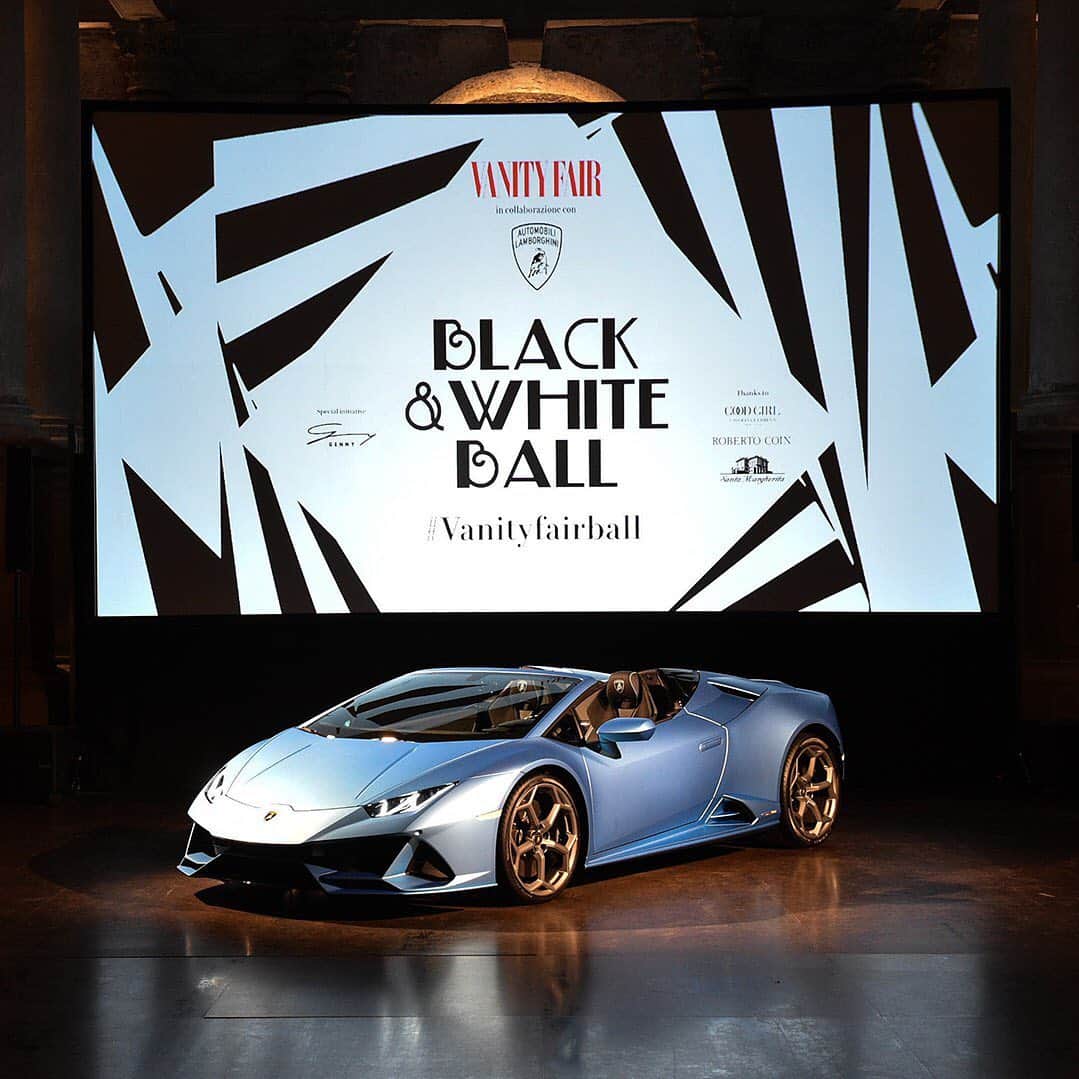 ランボルギーニのインスタグラム：「Just like in a movie. We were at the Venice Film Festival for the “Black & White Ball” organized by @vanityfairitalia, with many celebrities surrounding our “superstar”, Huracán Evo Spyder.  #Lamborghini #VanityFairBall #HuracanEVOSpyder #EveryDayAmplified #InformalLuxury #LamborghiniStyle」