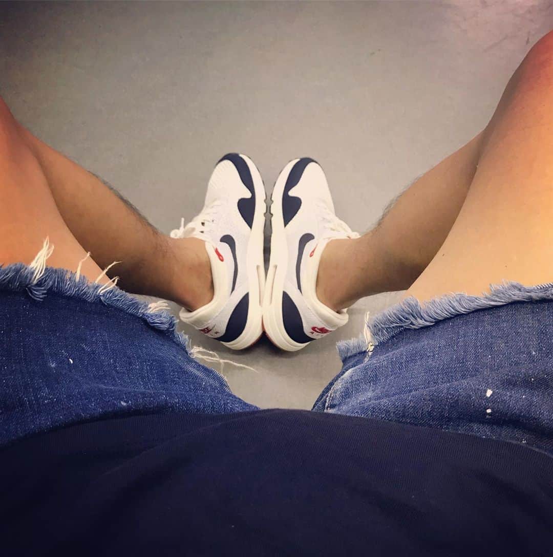 宇野薫のインスタグラム：「UNO☆KICKS  AIR MAX1 ULTRA 2.0 FLYKNIT  THE SESSION NGO の戦利品  早速リーバイスのカットオフと合わせて履きました。 今野さん @naotakakonno ( @magicstick_tyo ) ありがとうございございました！  #unokicks #caoluno #宇野薫  #宇野薫のテーマがありすぎコーディネート #nikeairmax #newerajapan  #levis505 #levisvintage #リーバイス  #リーバイスカットオフデニム」