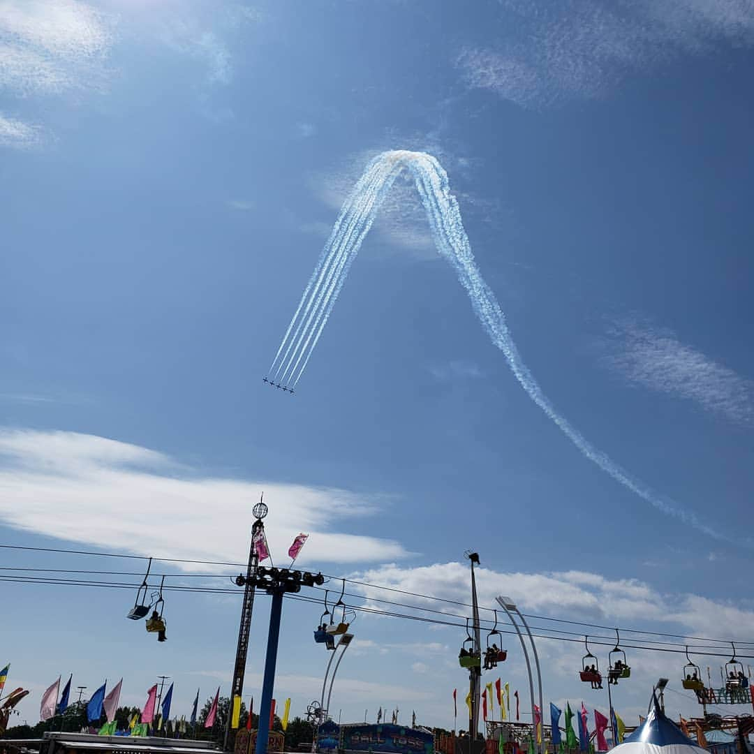 PJクォンさんのインスタグラム写真 - (PJクォンInstagram)「A great day at the #cne enhanced my the #Canadian #snowbirds :) happy labour day everyone from @toronto」9月3日 1時48分 - pjkwong