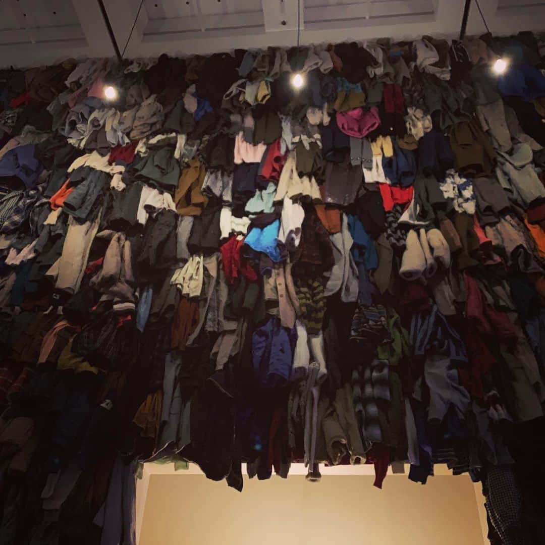 Jun Futamataさんのインスタグラム写真 - (Jun FutamataInstagram)「最終日にやっと行けた、ボルタンスキー回顧展。 豊島や大地の芸術祭で感じた没入感は得られなかったけど、今まで見たことがなかった側面をまとめ見られた点は良かった。 #クリスチャンボルタンスキー #ボルタンスキー展 #boltanski #国立新美術館 #六本木 #roppongi  #art #artexhibition #insta_art #art_of_the_day #art_of_japan_ #art_of_japan #artofinstagram」9月3日 1時57分 - junfutamata