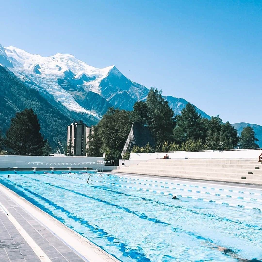 スピードさんのインスタグラム写真 - (スピードInstagram)「Fairytale swimming pool in Chamonix 💙 📷 @Chloe.Hugues  #Speedo #LoveToSwim #DreamPool」9月3日 2時10分 - speedo