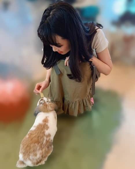 高橋花林のインスタグラム：「うさぎとわたし」