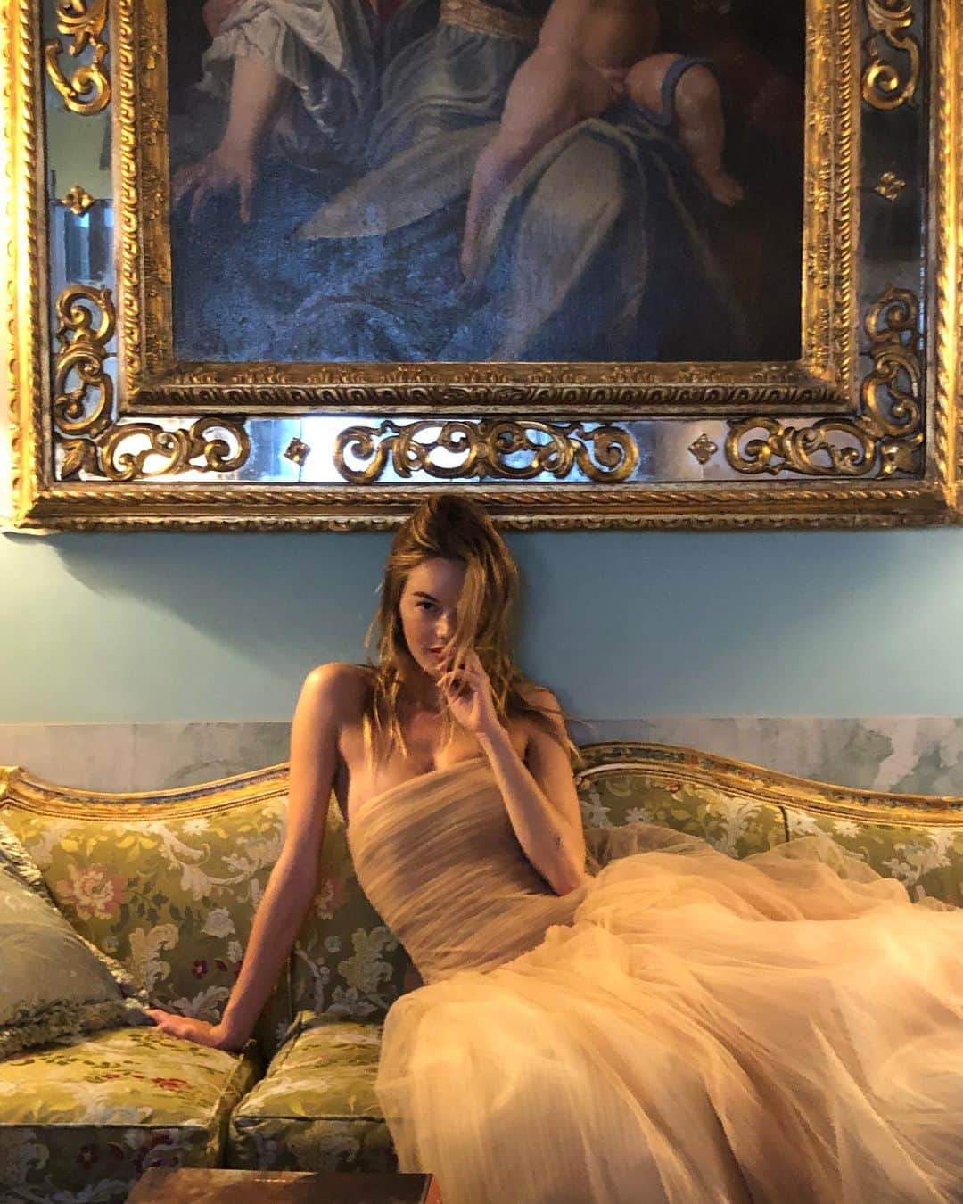 カミラ・ロウのインスタグラム：「Baci Baci Venezia ♥️ Thank you @khaite_ny @daniellenachmani for the most beautiful gown and congratulations to @giantsbeinglonely such a timeless film✨✨✨✨」