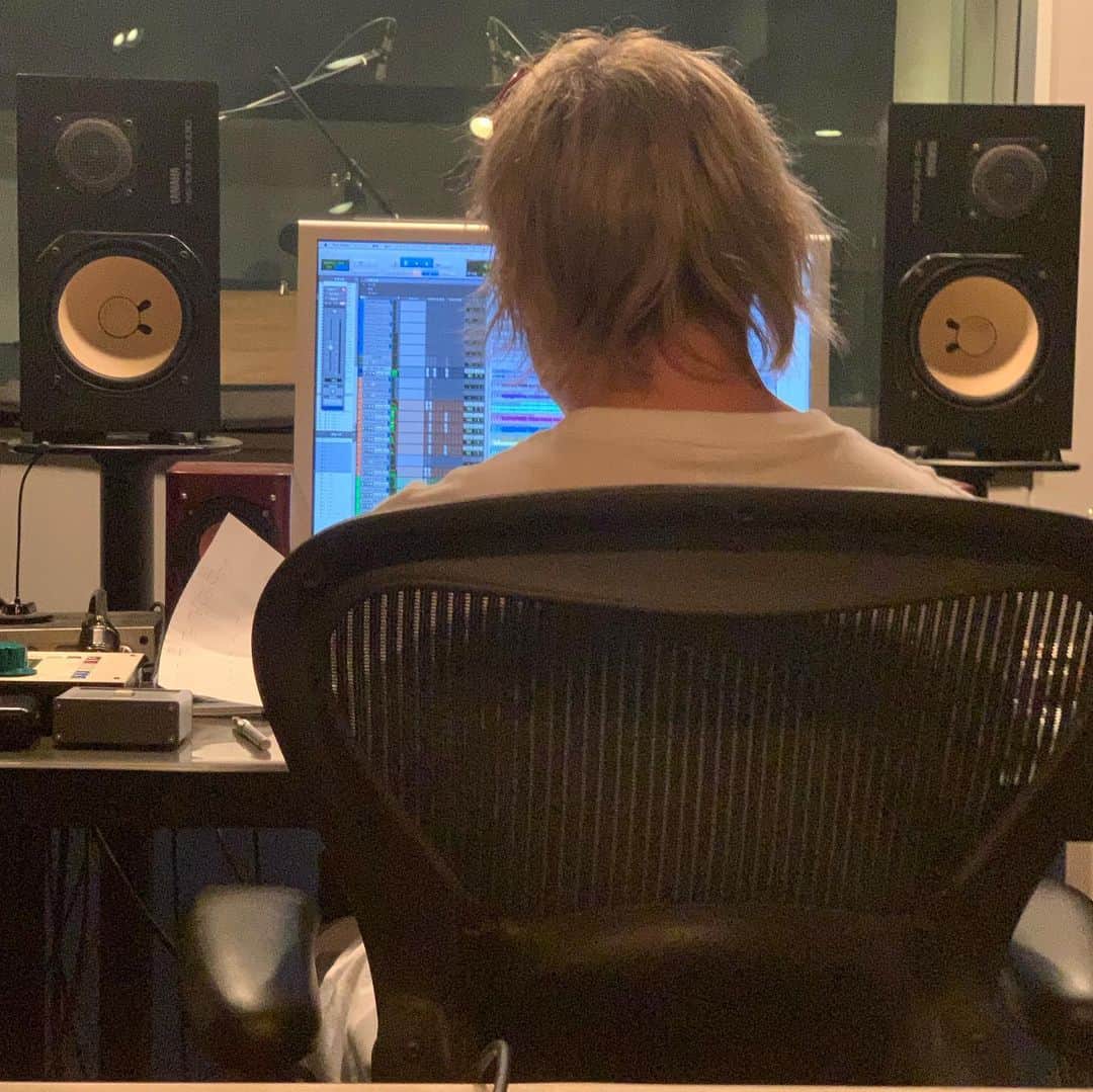 樫原伸彦さんのインスタグラム写真 - (樫原伸彦Instagram)「. →Pia-no-jaC←レコーディング HIROの小物ダビングでした。  入れたもの、もう忘れてんだろうなぁw  肉とか海老をビールで流し込んでフィニッシュ。  アルバムまだまだ未完成。 頑張ります。」9月3日 2時27分 - nobustagrammy