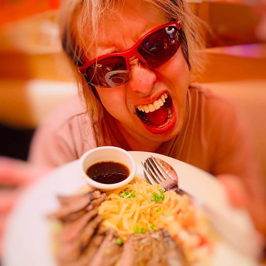樫原伸彦さんのインスタグラム写真 - (樫原伸彦Instagram)「. →Pia-no-jaC←レコーディング HIROの小物ダビングでした。  入れたもの、もう忘れてんだろうなぁw  肉とか海老をビールで流し込んでフィニッシュ。  アルバムまだまだ未完成。 頑張ります。」9月3日 2時27分 - nobustagrammy
