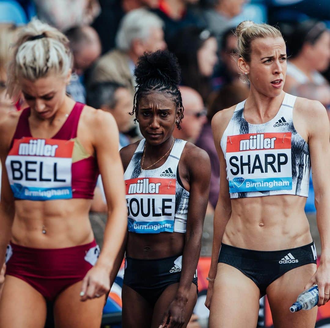 リンジー・シャープのインスタグラム：「When you realise 17c and windy is the new norm 🙃 a few weeks until I head to training camp but 🔜 Brussels Diamond League Final on Friday 💎」