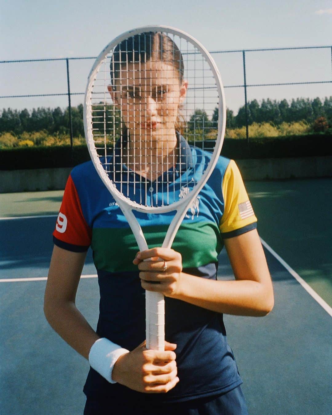 Polo Ralph Laurenさんのインスタグラム写真 - (Polo Ralph LaurenInstagram)「Bold style for on and off the court. “Whether you’re playing the game or just watching, style is a huge part of tennis,” says actress, model and skilled tennis player #DianaSilvers.  Read the full Q&A by downloading #ThePoloApp (US Only)  #PoloRalphLauren @USOpen」9月3日 2時43分 - poloralphlauren