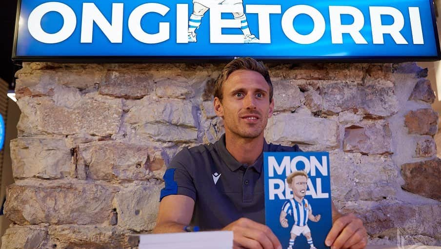 レアル・ソシエダさんのインスタグラム写真 - (レアル・ソシエダInstagram)「🔝🔝🔝🔝🔝 Ongi etorri @nachomonreal_! 🔵⚪️🔵 . #MonrealTxuriUrdin」9月3日 2時57分 - realsociedad