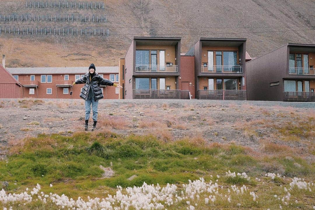 リウ・ウェンさんのインスタグラム写真 - (リウ・ウェンInstagram)「First time journeying to Longyearbyen. What an unbelievable experience! 🏔☔️」9月3日 2時59分 - liuwenlw