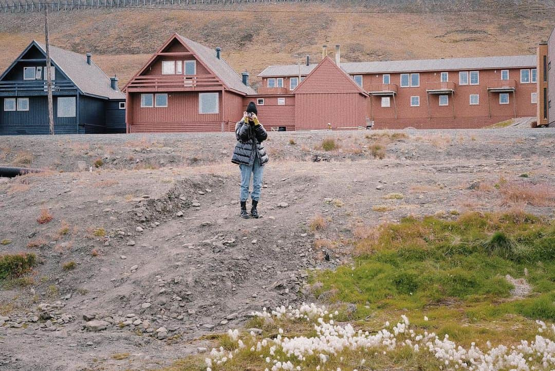 リウ・ウェンさんのインスタグラム写真 - (リウ・ウェンInstagram)「First time journeying to Longyearbyen. What an unbelievable experience! 🏔☔️」9月3日 2時59分 - liuwenlw