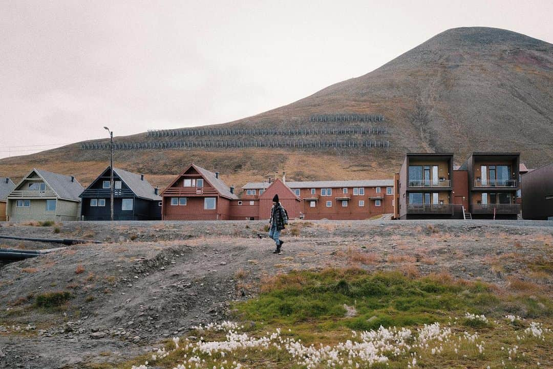 リウ・ウェンさんのインスタグラム写真 - (リウ・ウェンInstagram)「First time journeying to Longyearbyen. What an unbelievable experience! 🏔☔️」9月3日 2時59分 - liuwenlw