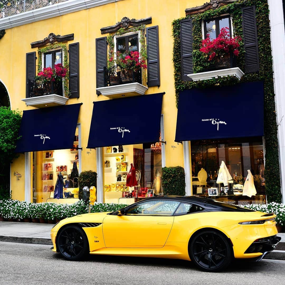 アストンマーチンさんのインスタグラム写真 - (アストンマーチンInstagram)「There's a new kid in town.  The Bijan Edition DBS Superleggera rests outside @houseofbijan on Rodeo Drive.  #QbyAstonMartin」9月3日 3時00分 - astonmartin