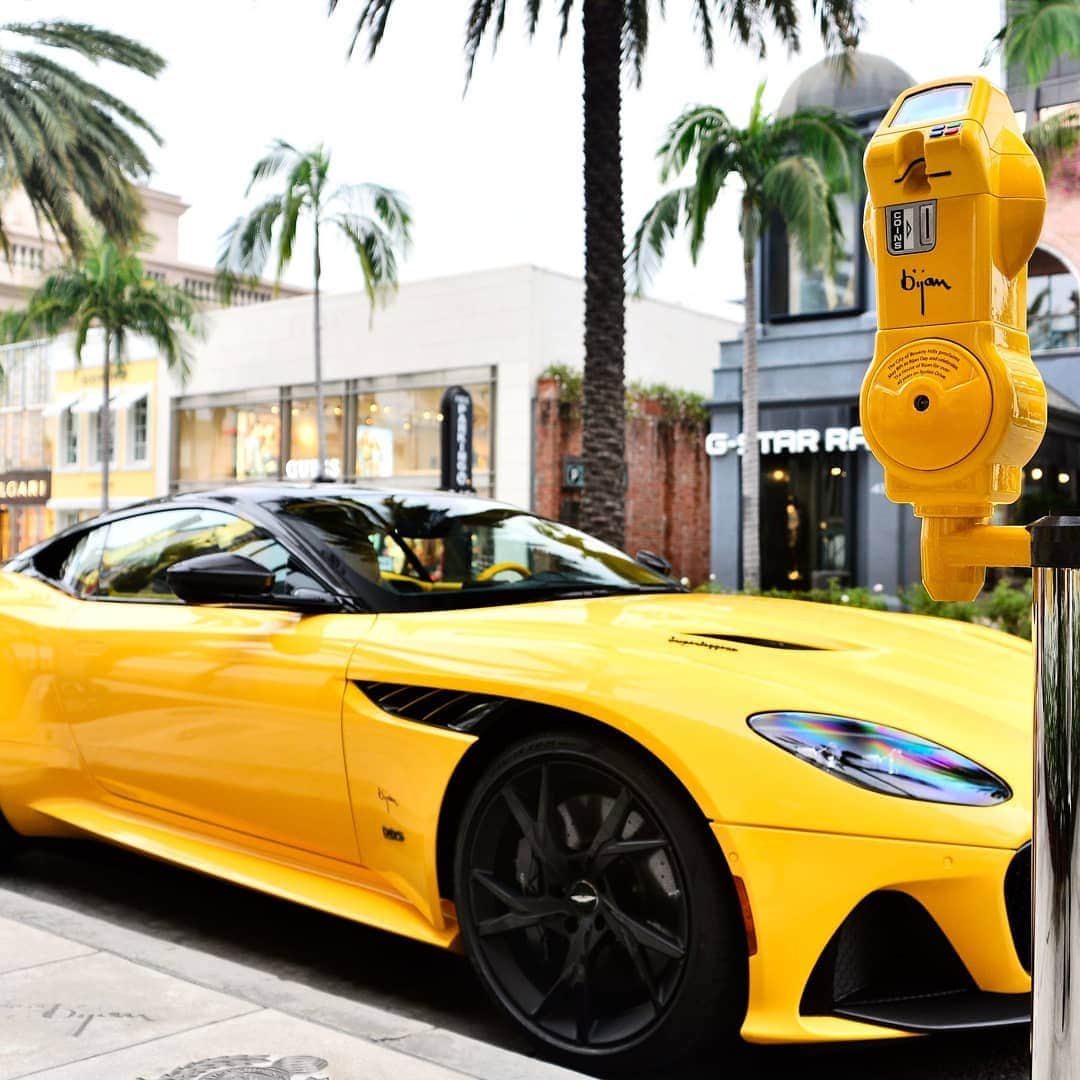 アストンマーチンさんのインスタグラム写真 - (アストンマーチンInstagram)「There's a new kid in town.  The Bijan Edition DBS Superleggera rests outside @houseofbijan on Rodeo Drive.  #QbyAstonMartin」9月3日 3時00分 - astonmartin