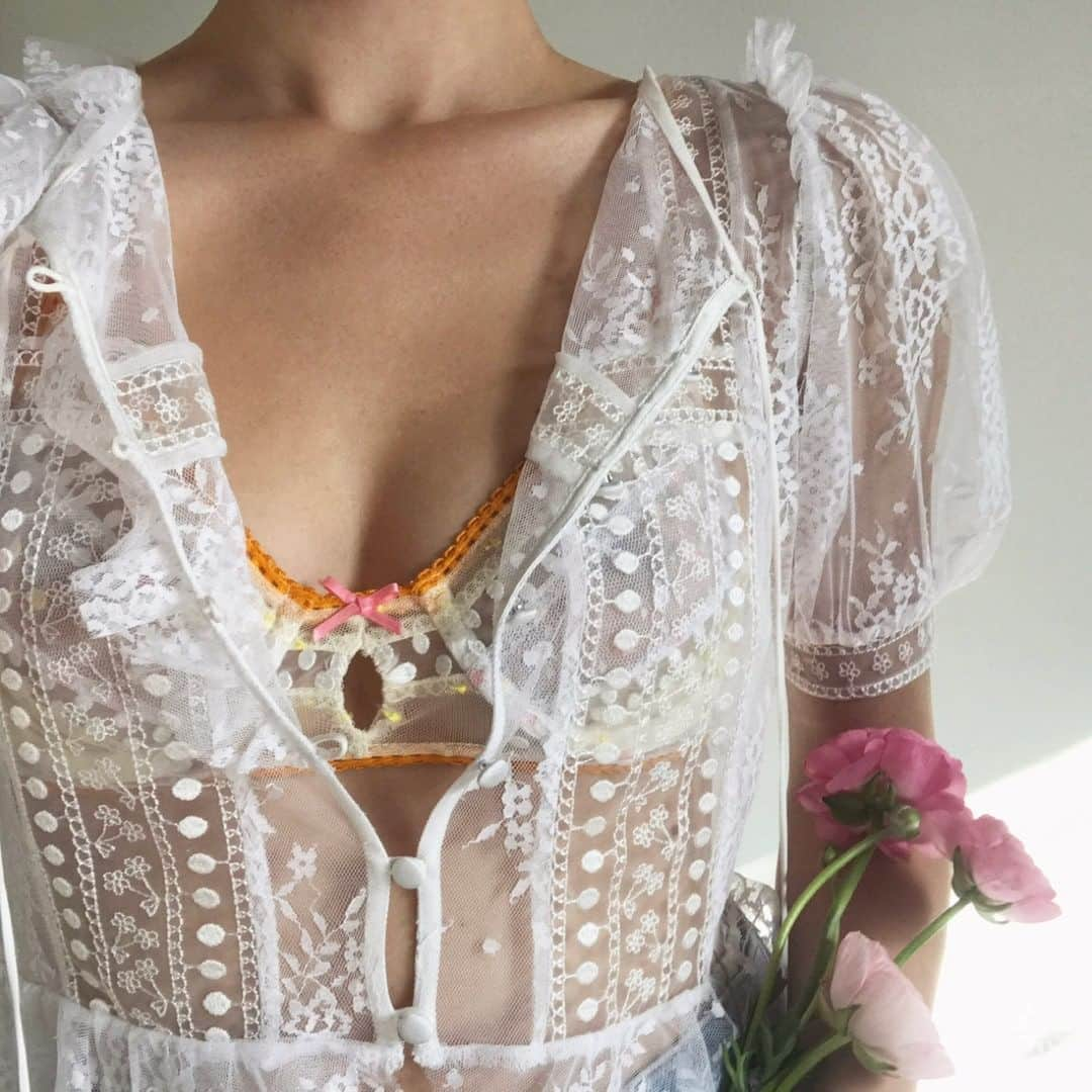 For Love & Lemonsさんのインスタグラム写真 - (For Love & LemonsInstagram)「Too cute to cover up.  Our End Of Summer Sale ends tonight!  Use code SUMMERSALE for 30% off all of your spring and summer favorites. Feat. here: Marzipan Underwire Bra and Limoncella Lace Blouse.」9月3日 3時00分 - forloveandlemons