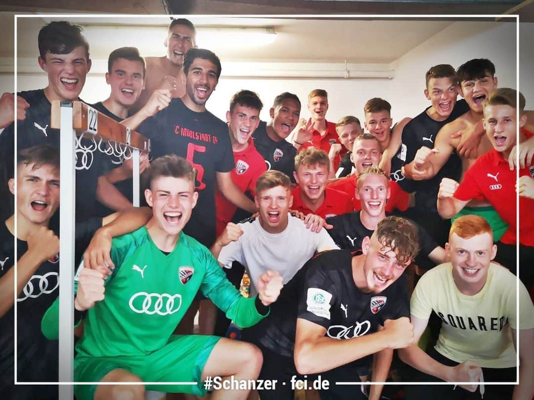 FCインゴルシュタット04さんのインスタグラム写真 - (FCインゴルシュタット04Instagram)「Rekordsieger-Besieger‼️😳🔥👏 Unsere #Schanzer U 19 bezwingt im DFB-Pokal durch eine klasse Leistung den Nachwuchs des @scfreiburg mit 2:0 ⚽️🙌 Toller Auftritt, #Jungschanzer! Wir sind stolz auf euch 💪💪 . . #proud #Nachwuchs #talent #NLZ #Ajunioren #dfppokal #FCI #FCIngolstadt #winner #nextround #FCIngoldtadt04 #Schanzerdassindwir #team #squad #U19 #celebrate #Kabine #Jubel #immerweiter #nextstep #Freiburg #SCFreiburg」9月3日 3時11分 - dieschanzer