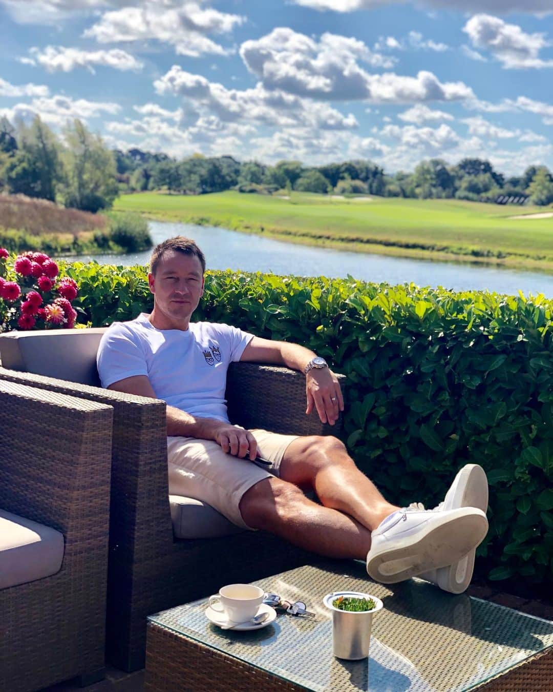 ジョン・テリーさんのインスタグラム写真 - (ジョン・テリーInstagram)「☕️ @the_wisley  Day off but unfortunately no golf 🏌🏻‍♂️」9月3日 3時12分 - johnterry.26