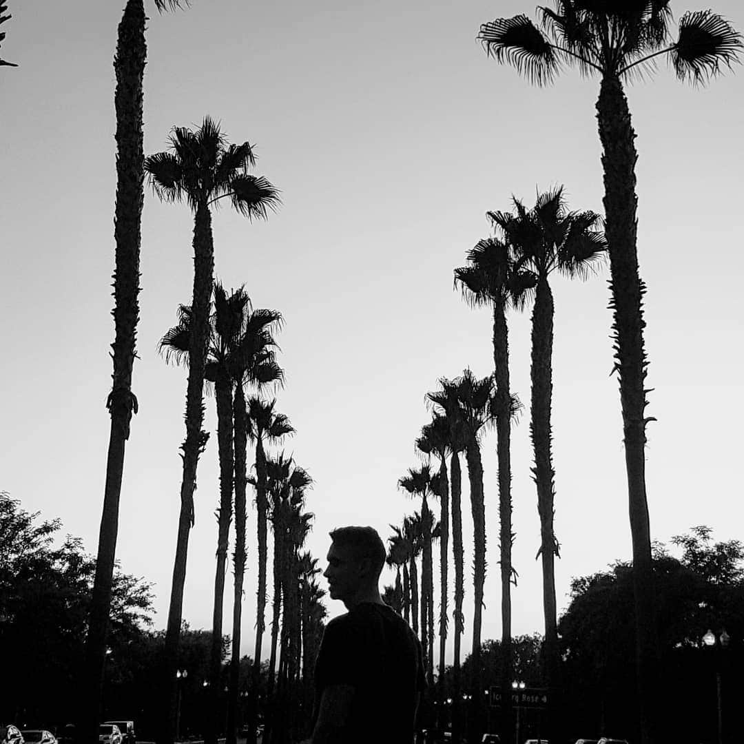 Martin Bidařさんのインスタグラム写真 - (Martin BidařInstagram)「🖤 #summerisover #peaceout #timetomoveon #california #lvizerouprvni」9月3日 3時06分 - martinbidar13