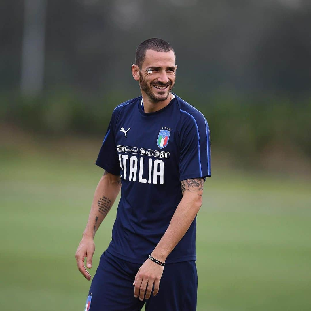 レオナルド・ボヌッチさんのインスタグラム写真 - (レオナルド・ボヌッチInstagram)「Sorriso smagliante! 🤕😆 #VivoAzzurro #Euro2020」9月3日 3時13分 - bonuccileo19