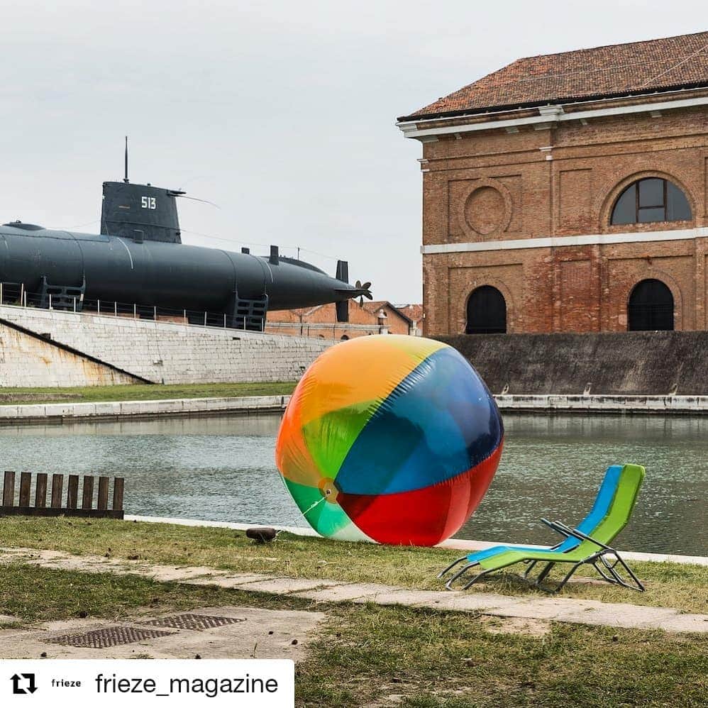 のインスタグラム：「On 10 September join @friezeacademy for an inspiring evening of learning around integrating sustainability and an ecological approach into your way of thinking; from mapping out steps to reduce carbon footprint in the arts, to design that places sustainability at its core .  Speakers include designer Katharine Hamnett (@katharinehamnett), Lucia Pietroiusti (@serpentineUK), Nancy Diniz,(@csm_news), Daniel Fernandez Pascual & Alon Schwabe (@cookingsections) and Alison Tickle (Julie’s Bicycle), with more to be announced .  Sustainable Thinking: An Evening of Talks 10 September | ME London @me_by_melia | Tickets via @friezeacademy .  Limited tickets available .  Hosted by @me_by_melia .  #sustainability #art #culture .  Image: Sun & Sea (Marina), opera-performance by Rugile Barzdziukaite, Vaiva Grainyte, Lina Lapelyte at Biennale Arte 2019, Venice © Andrej Vasilenko」