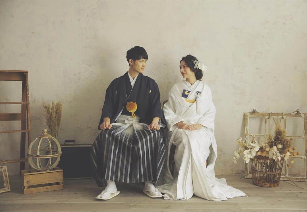 CLAIREのインスタグラム：「和装でもぴったりな、シックなアンティークスタジオが登場✨ ・ @claire_minatomirai  @clairebridalstudio」