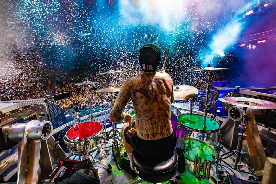 blink-182さんのインスタグラム写真 - (blink-182Instagram)「SEATTLE! You came we rocked and everybody conquered. 👏👏👏 📸: @fog.again」9月3日 13時15分 - blink182