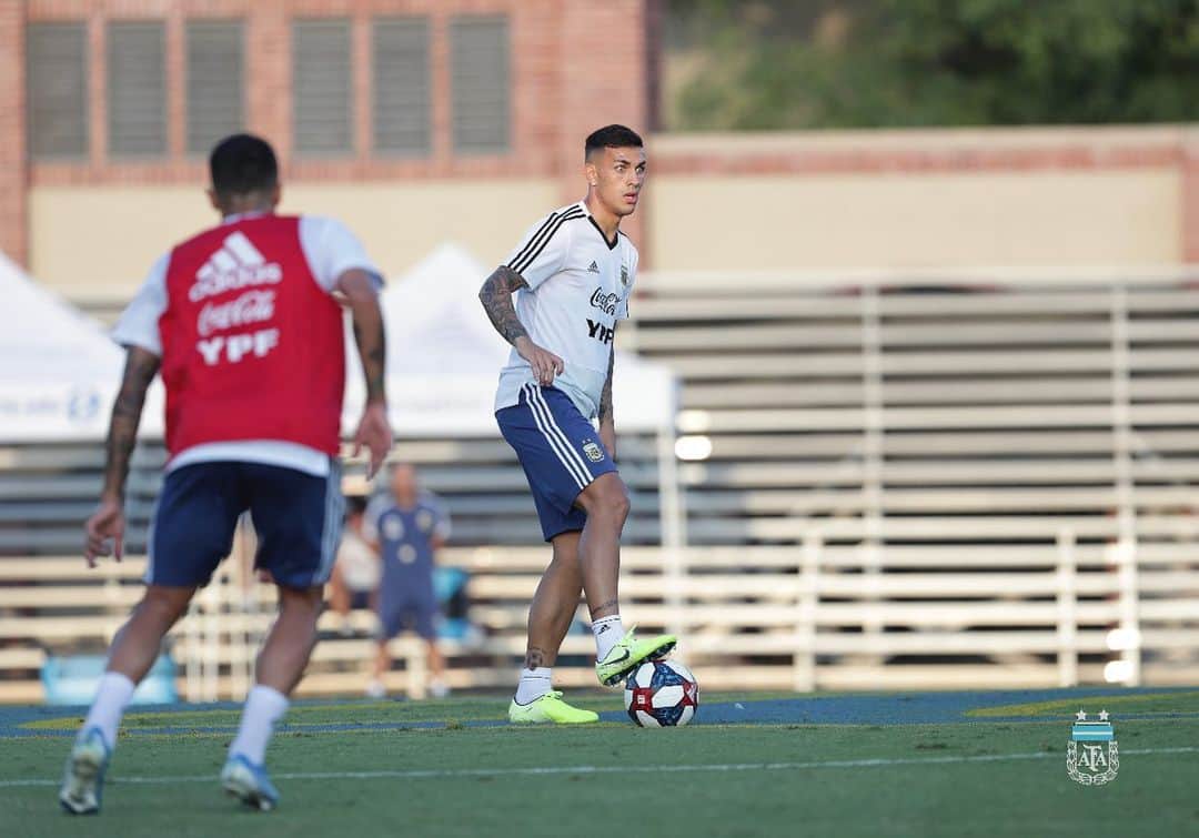 レアンドロ・ダニエル・パレデスのインスタグラム：「⚽️💙🇦🇷」