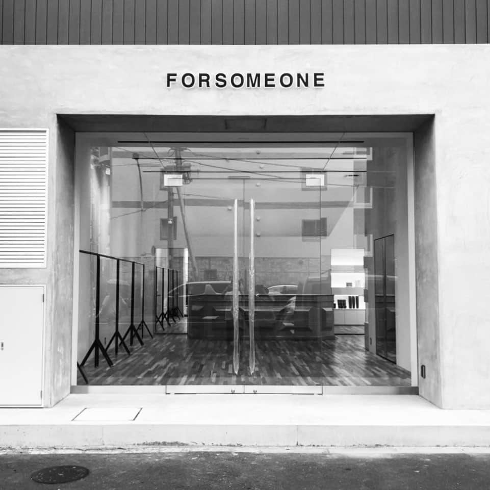 小川哲史のインスタグラム：「@forsomeone_official  FLAGSHIP STORE OPEN THIS WEEKEND 🖤 #forsomeone」